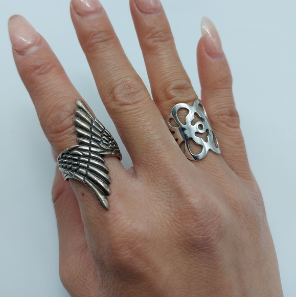 ⭐2 for $10⭐ Silver wing Ring set - Picture 3 of 4